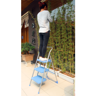 Thang-nhom-ads503.png